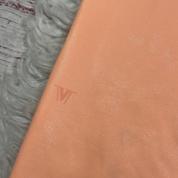 IVL Collective Peach Liquid Shine High Rise Leggings - Picture 10 of 11